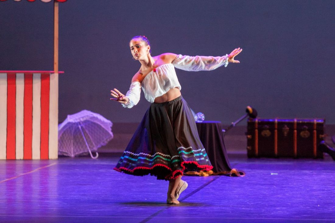 Bailarina sobre escenario